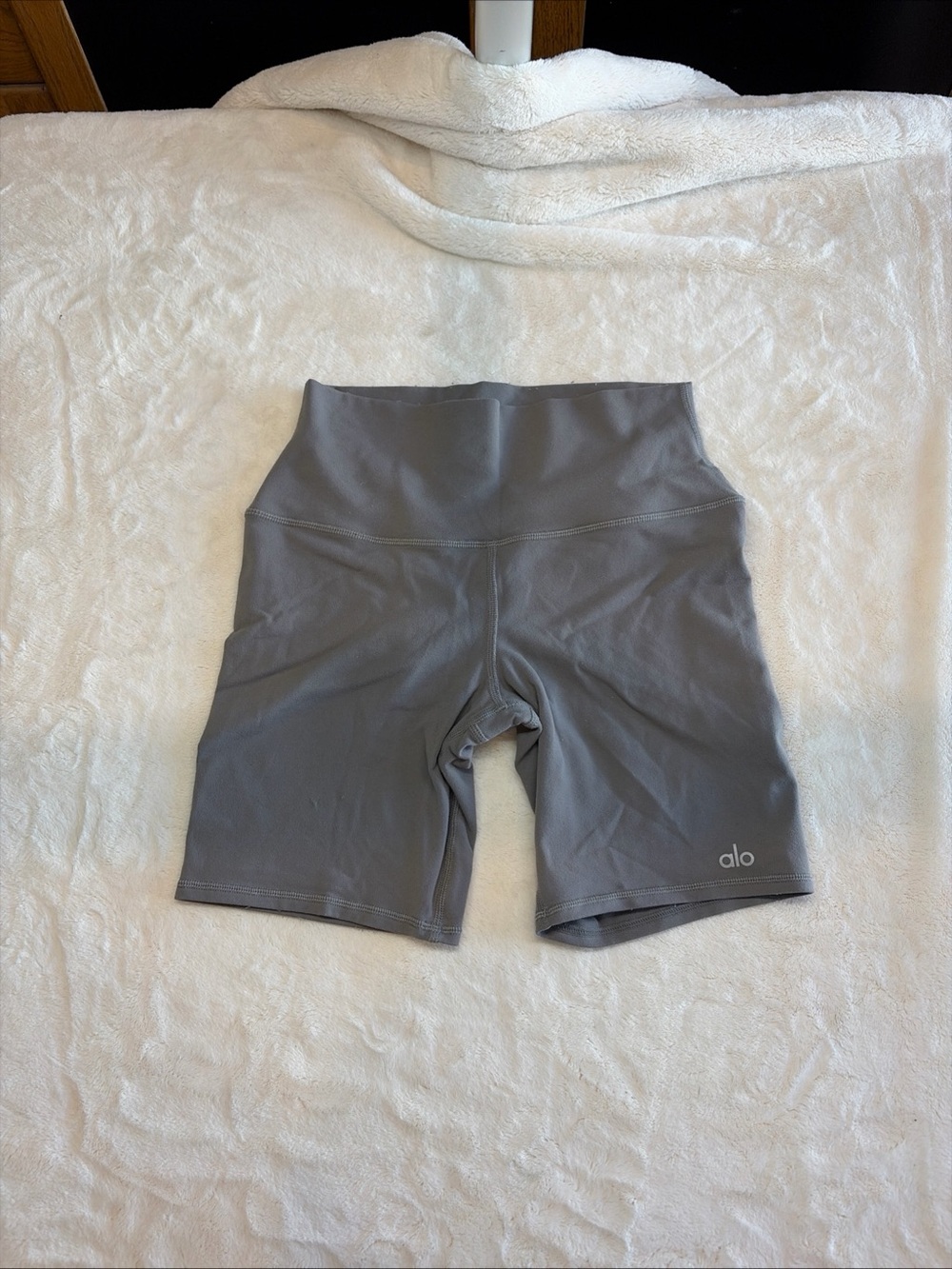 ALO Yoga 5" Airbrush High-Waist Lunar Gray Biker Short Women's X-Small S